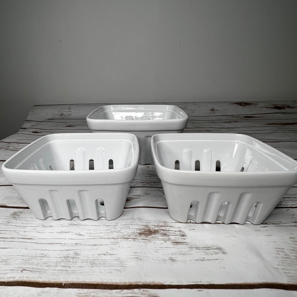 Over & Back Preowned Berry Basket Set White Stoneware Farmhouse 3pc Mixed Sizes